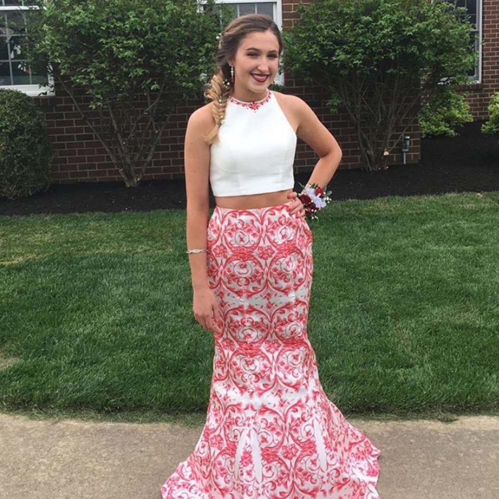 PROM DRESS - Picture 3 of 8